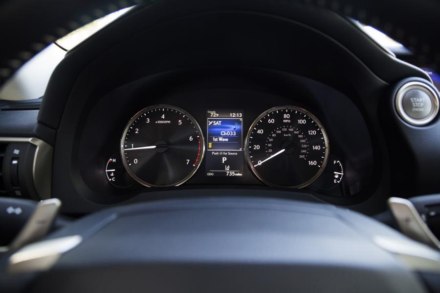 Панель приборов Lexus IS200t 2016 года  (NA) (фото 8 из 14)